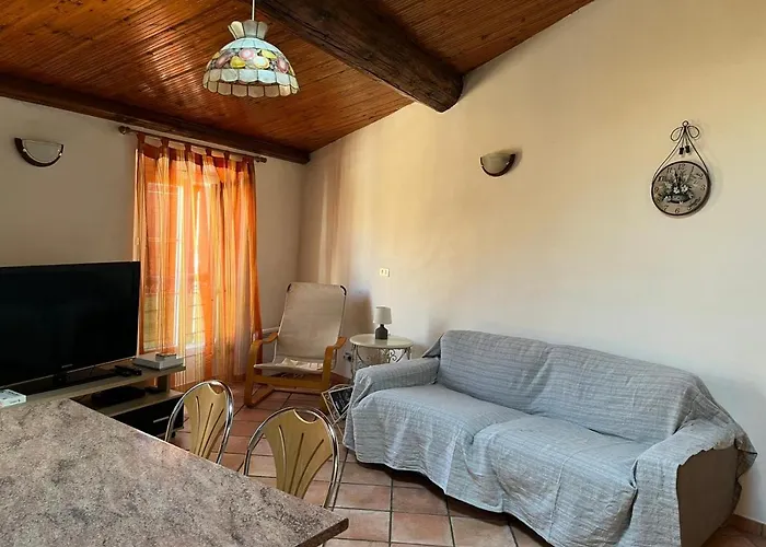 Appartement De Style Provencal Au Coeur De La Ville